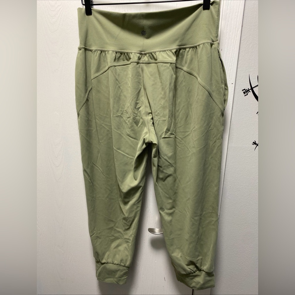 Athleta Salutation Light Olive Green Jogger Crop Pants Large